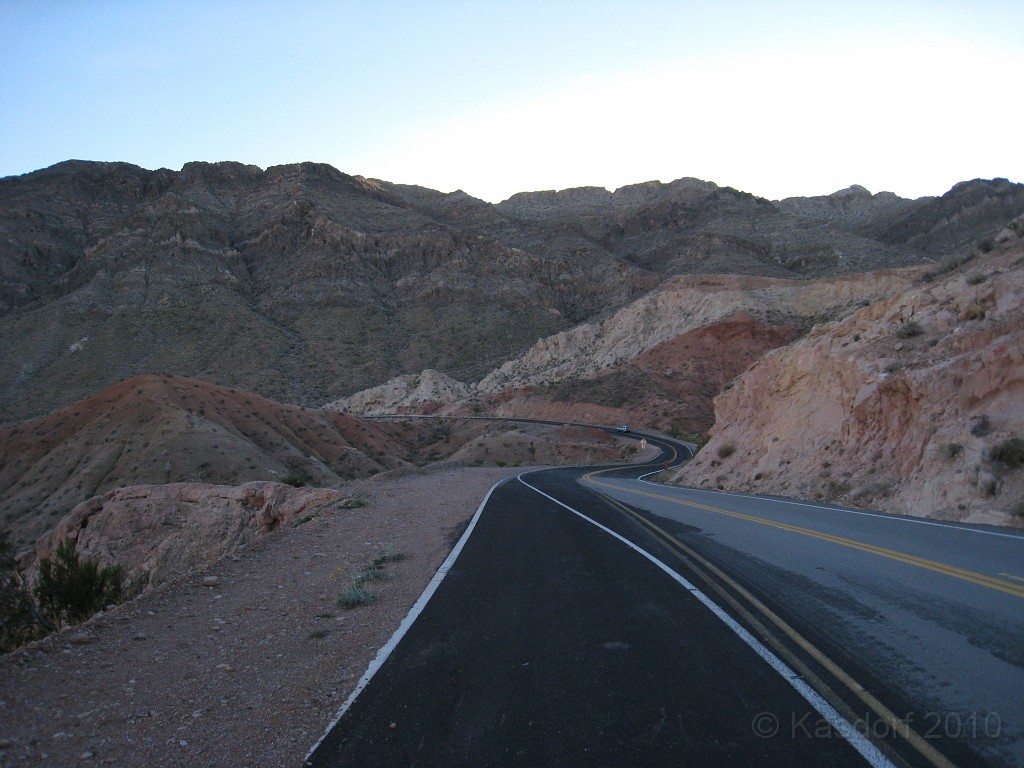 Las Vegas 2010 - Valley of Fire 0781.JPG - The 2010 Las Vegas Fire - Ice and Sweat Tour. Half Marathon, Red Rock Canyon, Mt. Charleston, Casinos, Valley of Fire.... and buffets!